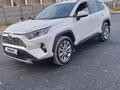 Toyota RAV4 2021 года за 14 700 000 тг. в Шымкент – фото 2