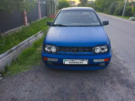Volkswagen Golf 1993 года за 1 300 000 тг. в Алматы