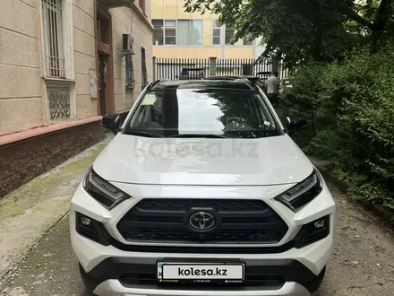 Toyota RAV4 2023 года за 16 700 000 тг. в Алматы – фото 3