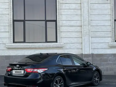 Toyota Camry 2020 года за 14 500 000 тг. в Алматы – фото 6