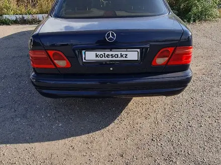 Mercedes-Benz E 230 1997 года за 2 800 000 тг. в Караганда – фото 4