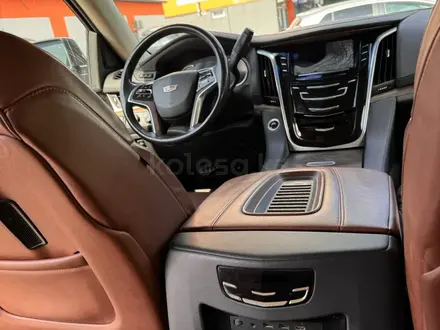 Cadillac Escalade 2018 года за 27 000 000 тг. в Алматы – фото 12