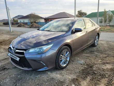 Toyota Camry 2015 года за 8 400 000 тг. в Атырау