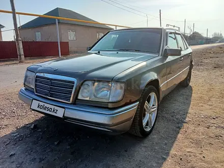 Mercedes-Benz E 220 1993 года за 950 000 тг. в Алматы