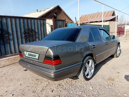 Mercedes-Benz E 220 1993 года за 950 000 тг. в Алматы – фото 5