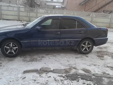 Mercedes-Benz C 200 1994 года за 2 000 000 тг. в Семей – фото 2