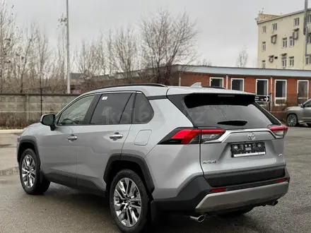 Toyota RAV4 Luxe+ 2025 года за 21 500 000 тг. в Актобе – фото 4
