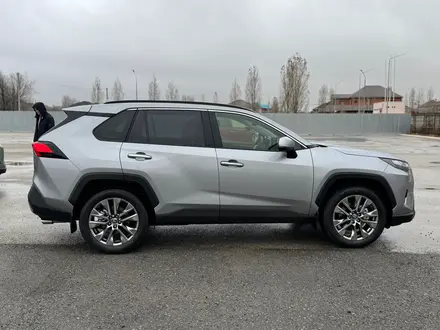 Toyota RAV4 Luxe+ 2025 года за 21 500 000 тг. в Актобе – фото 6