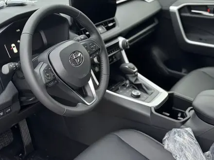 Toyota RAV4 Luxe+ 2025 года за 21 500 000 тг. в Актобе – фото 9
