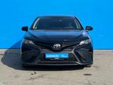 Toyota Camry 2021 года за 14 730 000 тг. в Алматы – фото 2