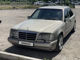 Mercedes-Benz E 220 1993 года за 2 150 000 тг. в Алматы – фото 3