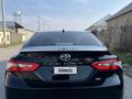 Toyota Camry 2018 года за 8 800 000 тг. в Шымкент – фото 16