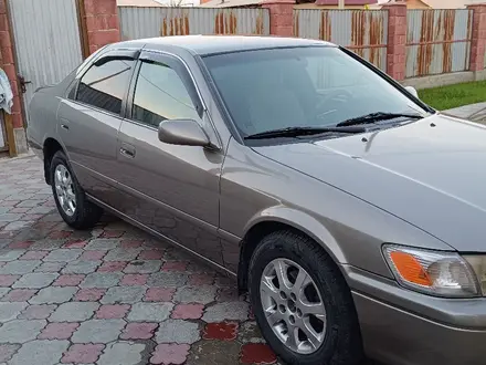 Toyota Camry 2000 года за 3 850 000 тг. в Талдыкорган – фото 2