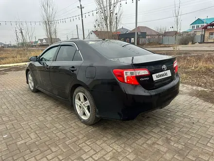 Toyota Camry 2013 года за 8 500 000 тг. в Уральск – фото 2