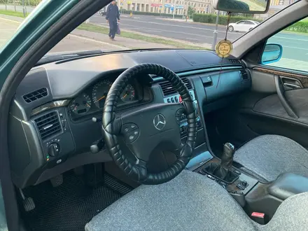 Mercedes-Benz E 280 2001 года за 3 900 000 тг. в Астана – фото 5