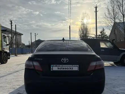 Toyota Camry 2007 года за 3 800 000 тг. в Актобе – фото 2