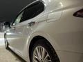 Toyota Camry 2018 года за 13 500 000 тг. в Атырау – фото 8