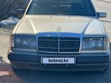 Mercedes-Benz E 220 1992 года за 2 200 000 тг. в Семей – фото 3