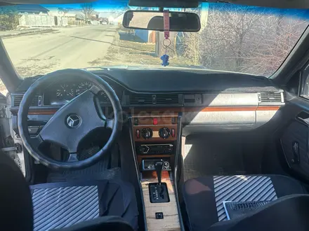 Mercedes-Benz E 220 1992 года за 2 200 000 тг. в Семей – фото 6