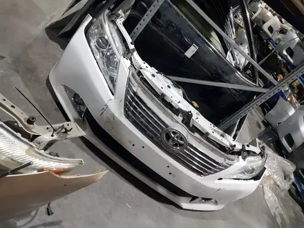 Передние фары Toyota Camry за 170 000 тг. в Атырау