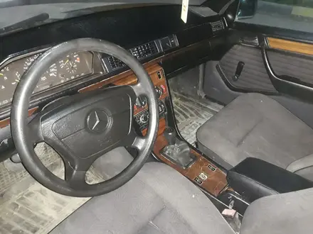 Mercedes-Benz E 220 1993 года за 1 100 000 тг. в Жезказган – фото 7