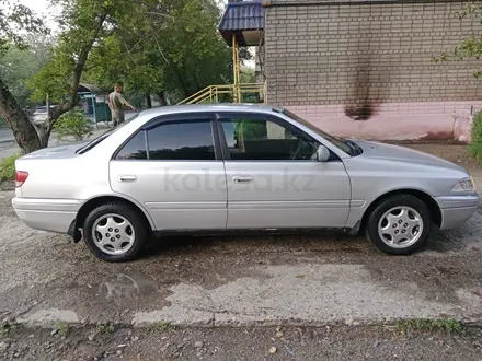 Toyota Carina 1996 года за 2 000 000 тг. в Семей – фото 2