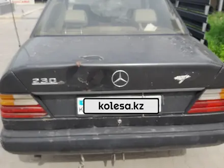 Mercedes-Benz E 230 1986 года за 580 000 тг. в Алматы – фото 2