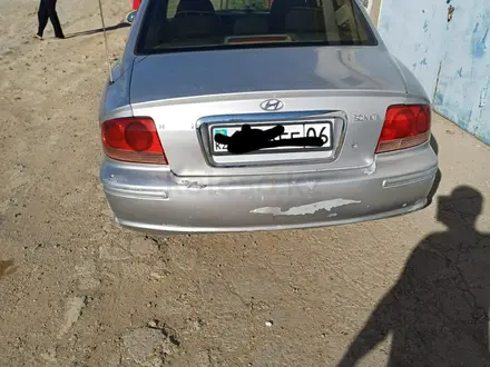 Hyundai Sonata 2006 года за 1 600 000 тг. в Атырау – фото 2