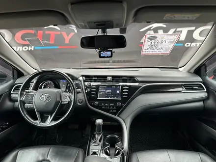 Toyota Camry 2018 года за 15 100 000 тг. в Атырау – фото 11