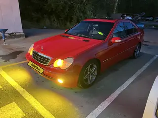 Mercedes-Benz C 230