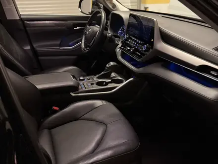 Toyota Highlander 2022 года за 25 900 000 тг. в Алматы – фото 12