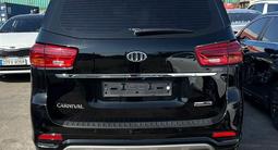 Kia Carnival 2019 года за 19 000 000 тг. в Усть-Каменогорск – фото 2