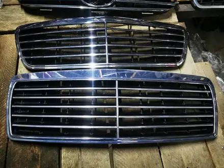 Решетка радиатора MERCEDES W210 (рест и до рест) за 30 000 тг. в Шымкент – фото 3