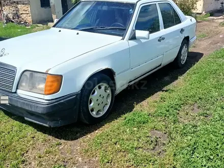 Mercedes-Benz E 220 1993 года за 850 000 тг. в Караганда – фото 4