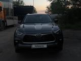 Toyota Highlander 2022 года за 30 000 000 тг. в Алматы – фото 2