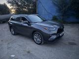 Toyota Highlander 2022 года за 30 000 000 тг. в Алматы