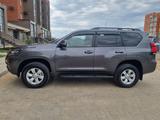 Toyota Land Cruiser Prado 2023 года за 31 000 000 тг. в Актобе – фото 2