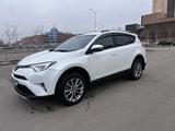 Toyota RAV4 2018 года за 10 800 000 тг. в Астана