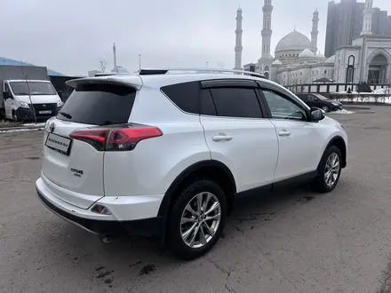 Toyota RAV4 2018 года за 10 800 000 тг. в Астана – фото 3