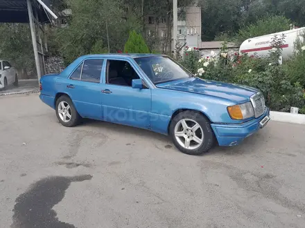 Mercedes-Benz E 230 1989 года за 950 000 тг. в Алматы – фото 2