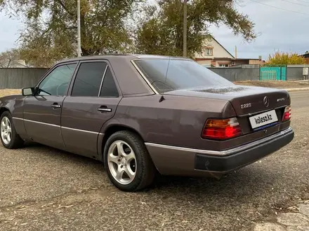 Mercedes-Benz E 220 1993 года за 1 800 000 тг. в Кызылорда – фото 4