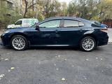 Toyota Camry 2018 года за 13 000 000 тг. в Алматы – фото 2