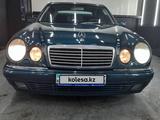 Mercedes-Benz E 320 1999 года за 4 350 000 тг. в Алматы – фото 2