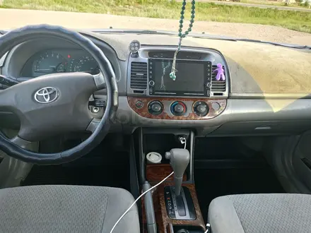 Toyota Camry 2003 года за 5 300 000 тг. в Актобе – фото 13