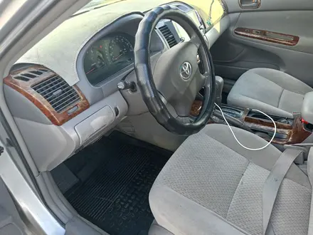 Toyota Camry 2003 года за 5 300 000 тг. в Актобе – фото 14