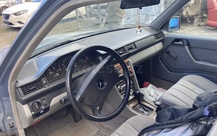 Mercedes-Benz E 230 1988 годаfor1 550 000 тг. в Павлодар