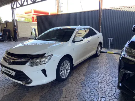 Toyota Camry 2015 года за 11 300 000 тг. в Шымкент – фото 2