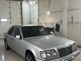 Mercedes-Benz E 200 1993 года за 2 700 000 тг. в Костанай – фото 4