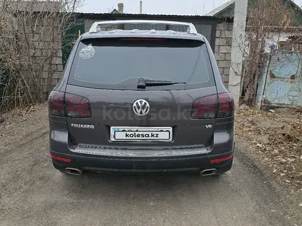 Volkswagen Touareg 2008 года за 7 200 000 тг. в Караганда – фото 2
