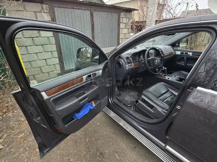 Volkswagen Touareg 2008 года за 7 200 000 тг. в Караганда – фото 11